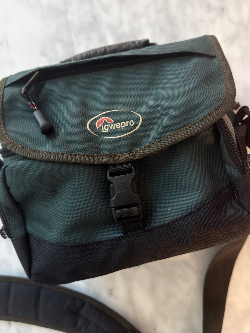 Lowepro Nova 1 Green and Black Camera Bag
